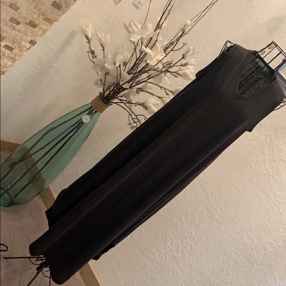 MOD REF gorgeous black dress v-neck